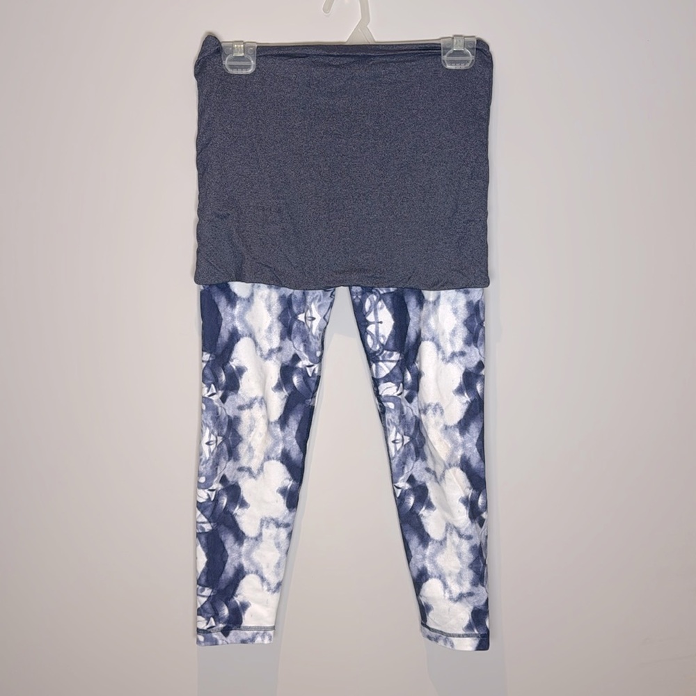 Lululemon 6 Yin To You Crop